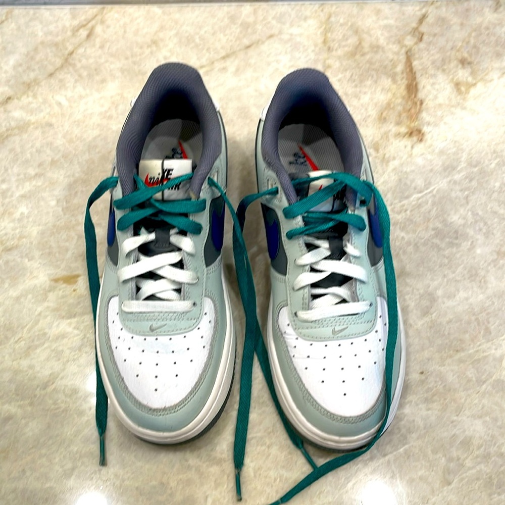 Nike Air Force 1 LV8 Big Kids' Shoes Size 5 (FB9035-001)